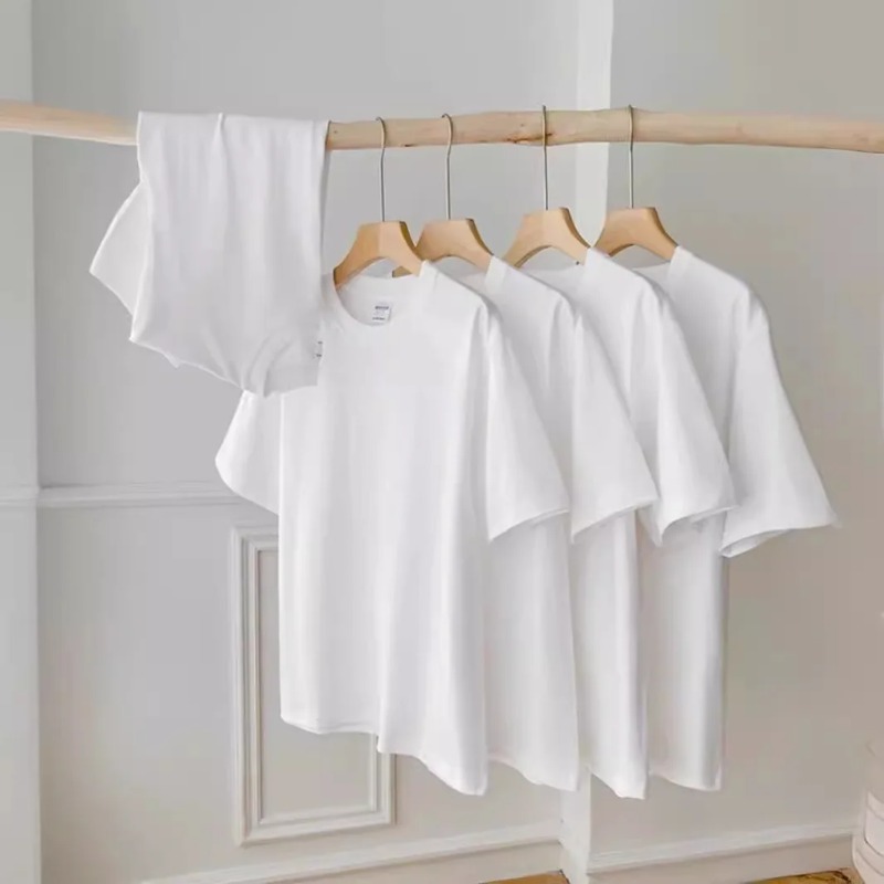メンズクルーネックTシャツミニマルチェストバドミントンラケッ - Badminton Emoji のレビューと価格